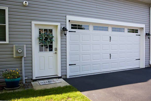 24/7 Emergency Garage Door Panel Replacement experts in Broad Brook, CT
